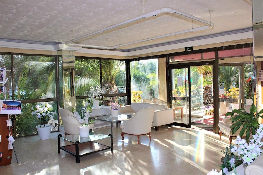 Bj Bei Juan Hostal S'Illot  Luaran gambar