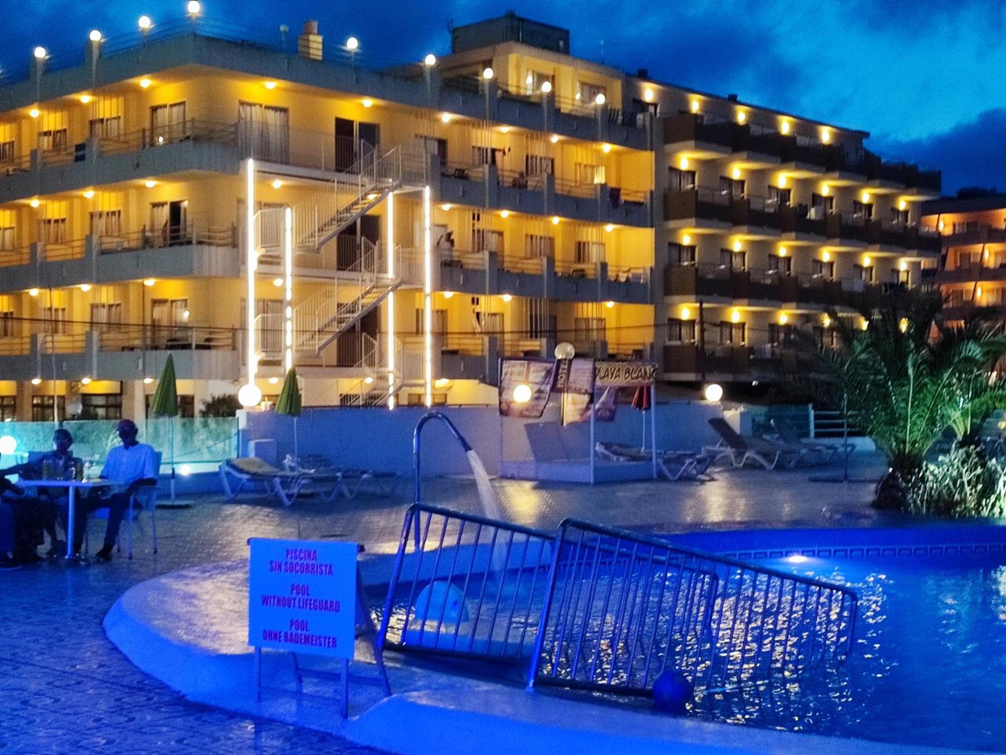 Bj Bei Juan Hostal S'Illot  Luaran gambar